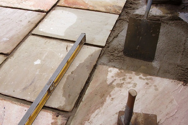 نصب سنگفرش بتنی به روش تر