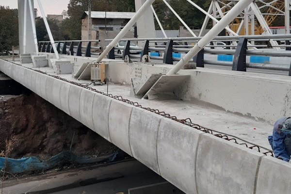 حمل و نصب قرنیز بتنی پیش ساخته