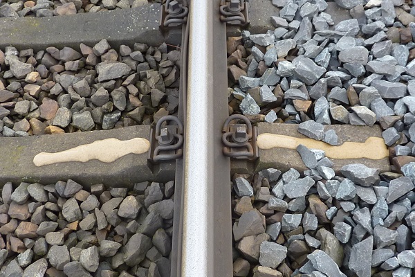 پابند مورد استفاده در ساخت تراورس بتنی